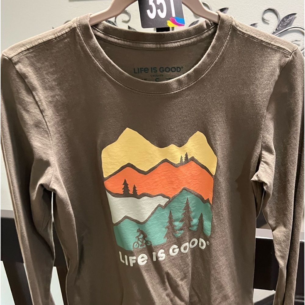 Life is Good Women’s Green  Graphic Mountain Long Sleeve T-Shirt Small #351
